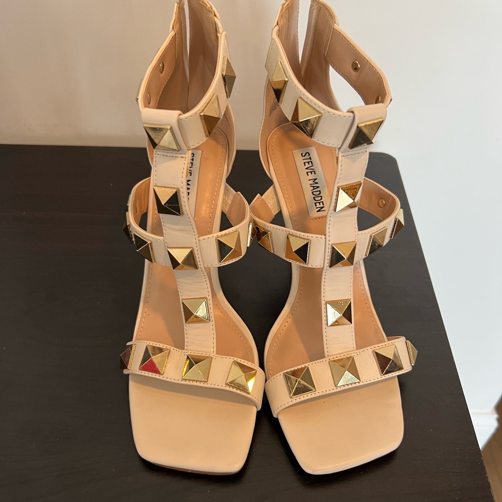 Steve Madden Beige and Gold Pyramid Studded Heels
